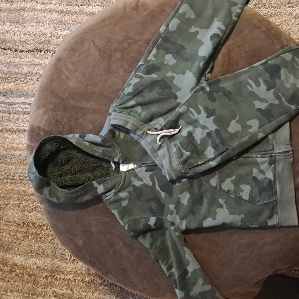 Cat & Jack Boys Size 7 Faux Shearling Lined Camouflage Jogging Set